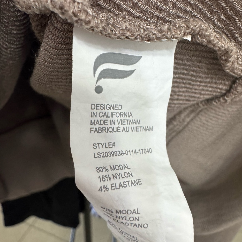 Fabletics Luna Long Sleeve Pullover - Picture 5 of 5